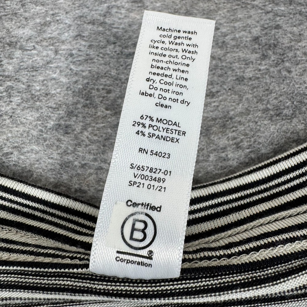 Athleta Cloudlight Stratus Tee Shirt Striped Womens Medium M - Picture 5 of 9